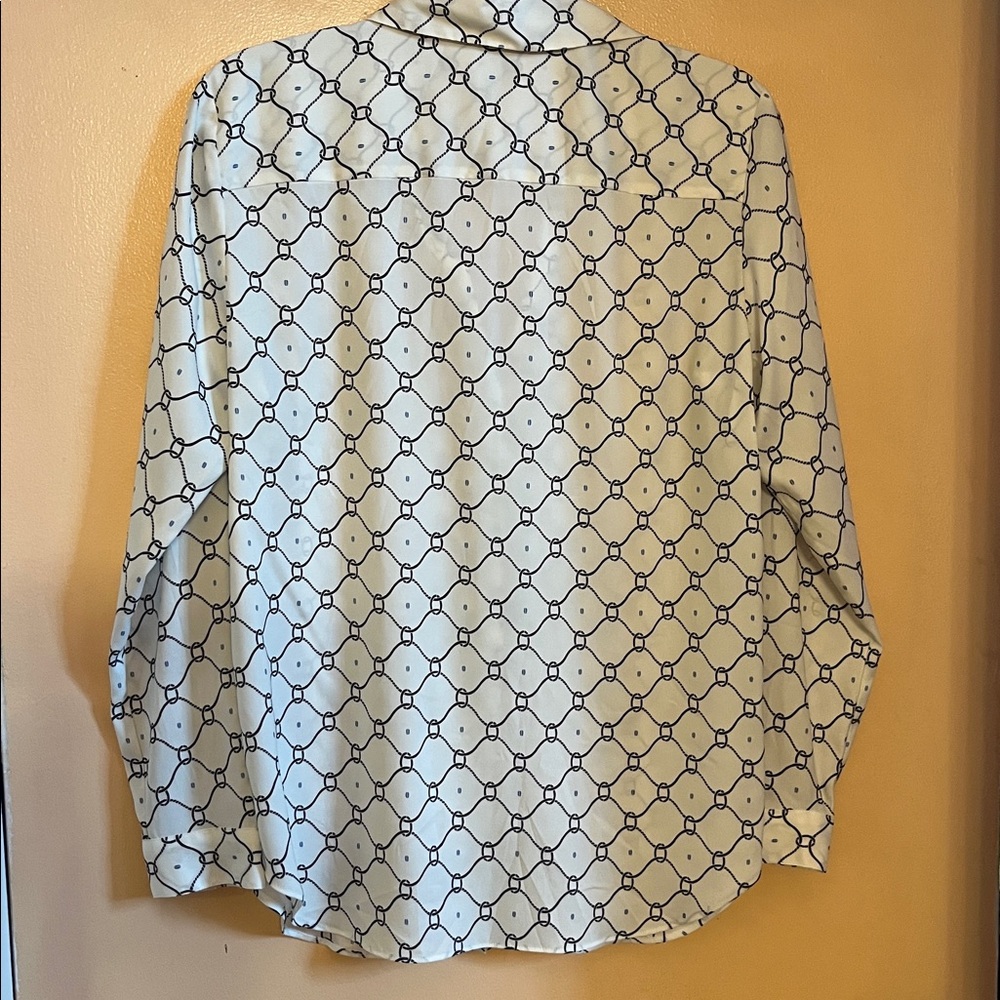 Ladies button down blouse. - Picture 5 of 5